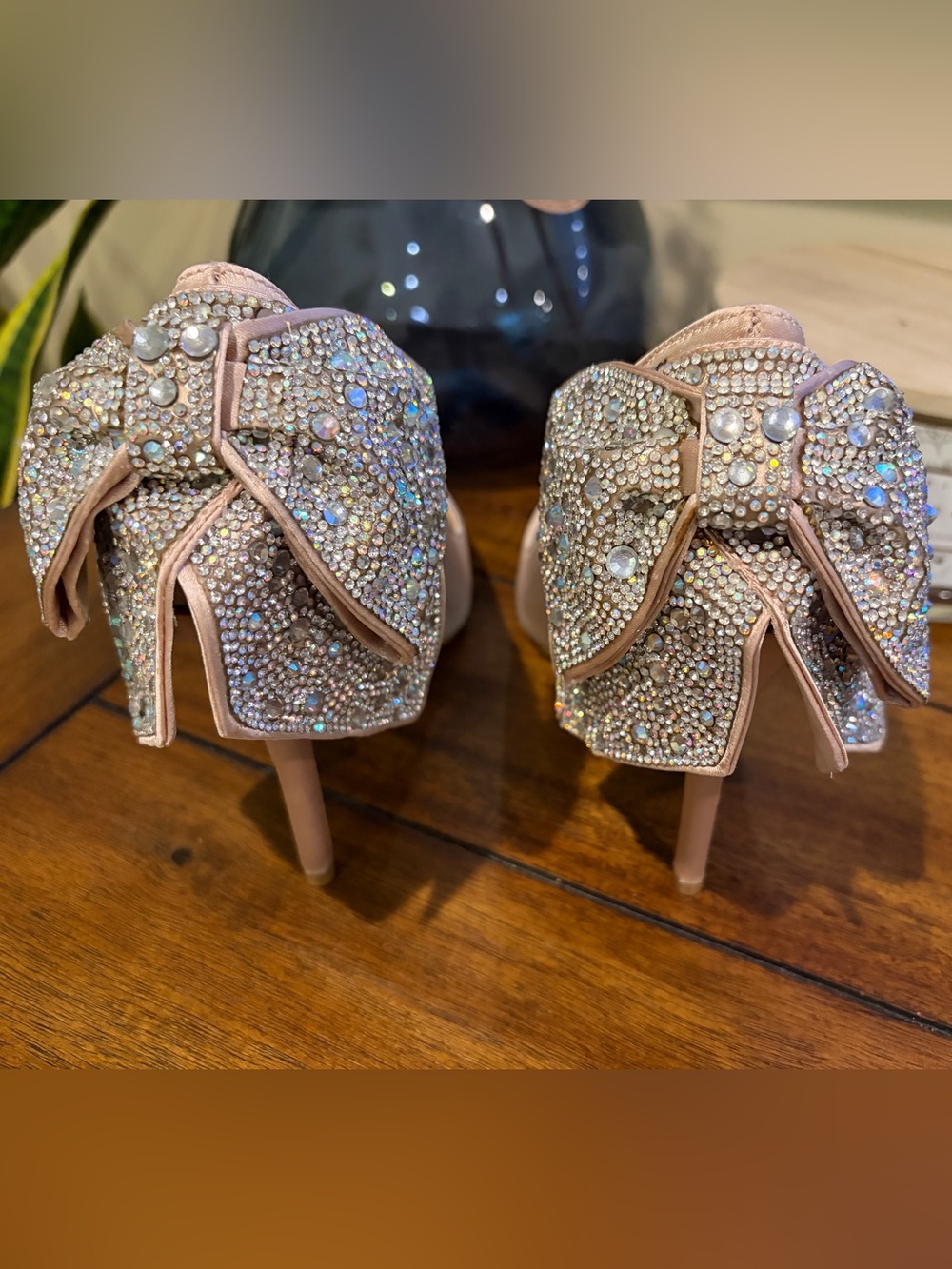 New Betsey Johnson Bryn Satin Bow Pumps - Size 6